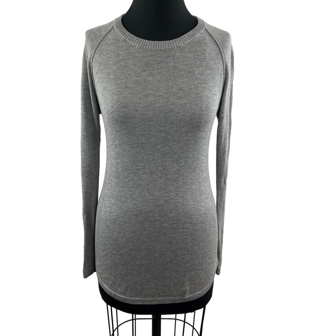 Lululemon Gray Sweater Yoga Logo Thumb Hole Ribbed Round Neck Knit Size 4 6